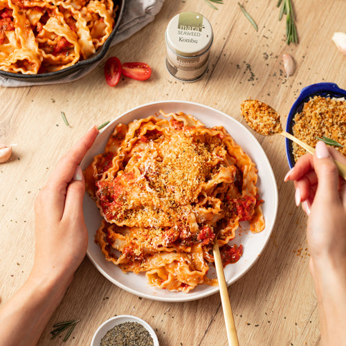Mara Seaweed Kombu flakes in tomato pasta sauce