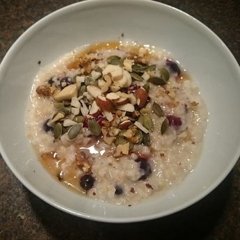 Berry, Nutty Porridge with Dulse